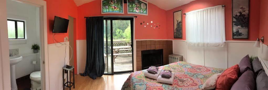 Riverlane Resort Guerneville Bagian luar foto